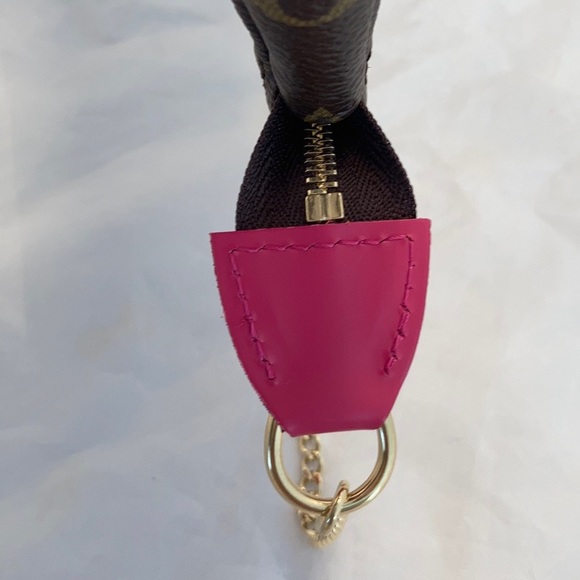 LOUIS Vuitton Christmas 2020 mini pochette access - Picture 6 of 11